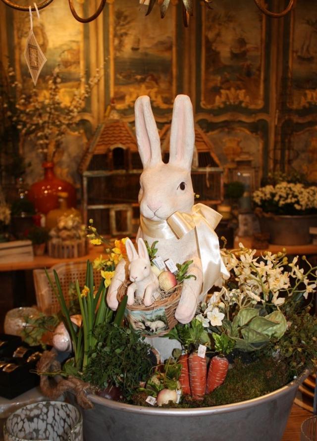 Rustik dekoration idéer hink kanin figur morötter blommor