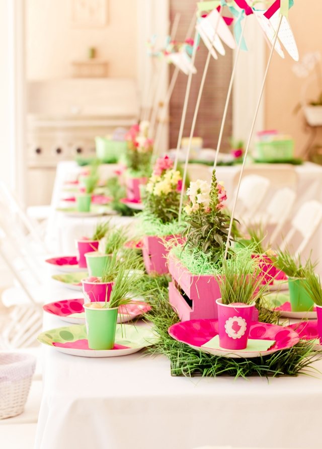 Påskdekoration-bord-idéer-försköna dig själv bordslöpare konstgräs rosa porslin