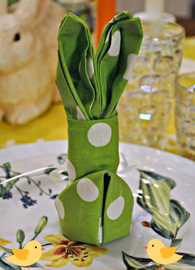 Påsk-dekoration-idéer-bord-gör-det-själv-kaninduk servettgrön