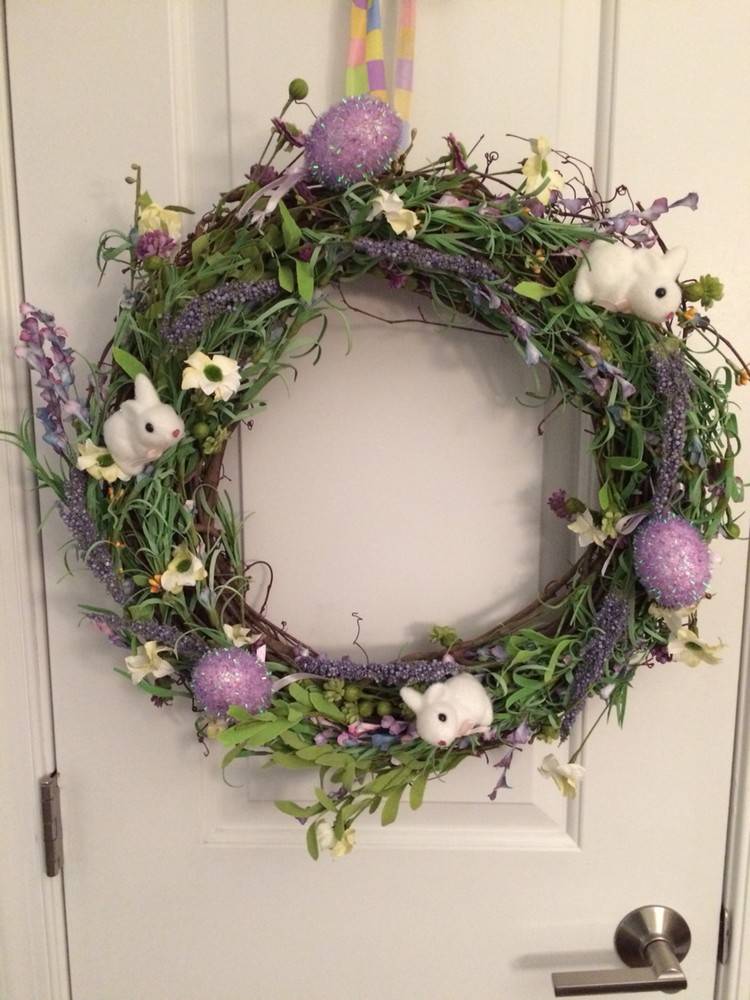Påsk-krans-tinker-pil-sändar-blommor-konstgjorda-ägg-kaniner