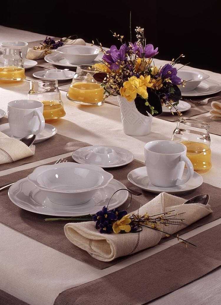 påsk-dekoration-2015-bord-dekoration-beige-färg-duk-servetter-krokus-apelsinjuice