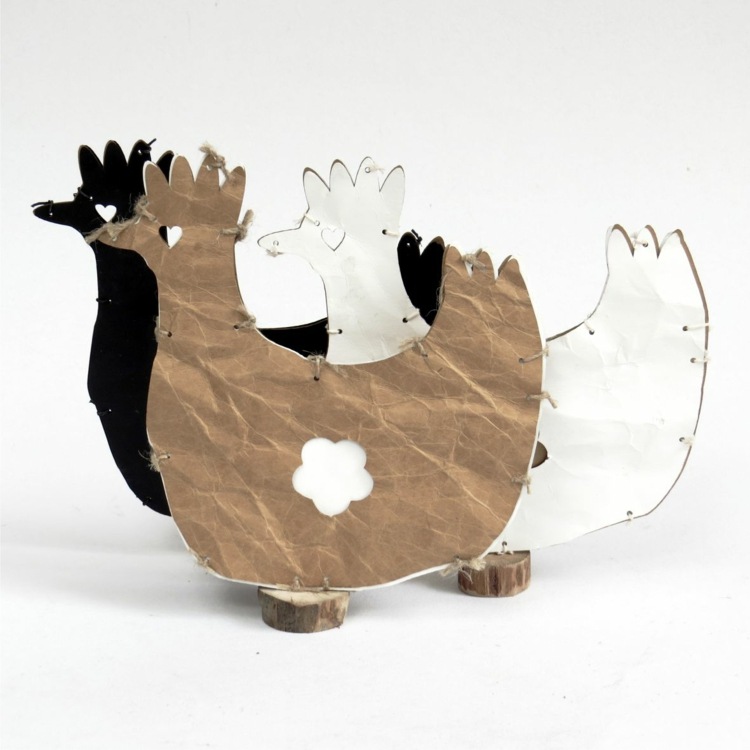 Trä-och-papper-kyckling-brun-svart