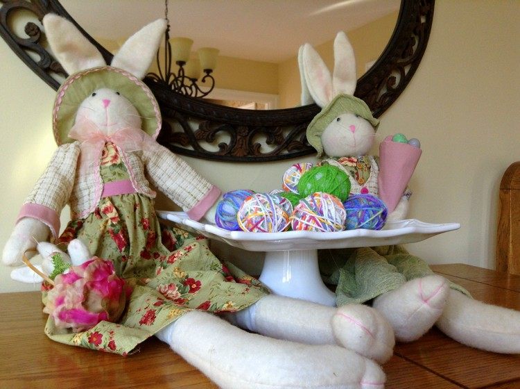 Påsk-ägg-pyssla-med-barn-kreativa-påsk-dekorationer-gör-själv