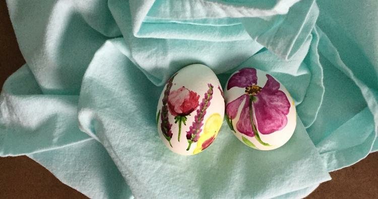 Påskägg-akvarell-målning-äng-blommor-idé-pensel-ritning