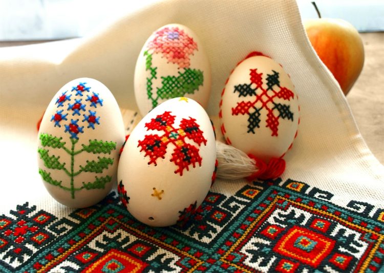 påskägg utan färgämnen original-broderi-mönster-blommor