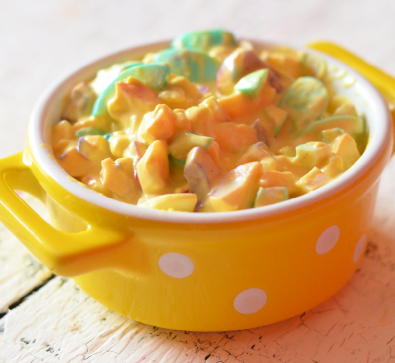 Påskägg återvinner färg sallad idé mayo senap