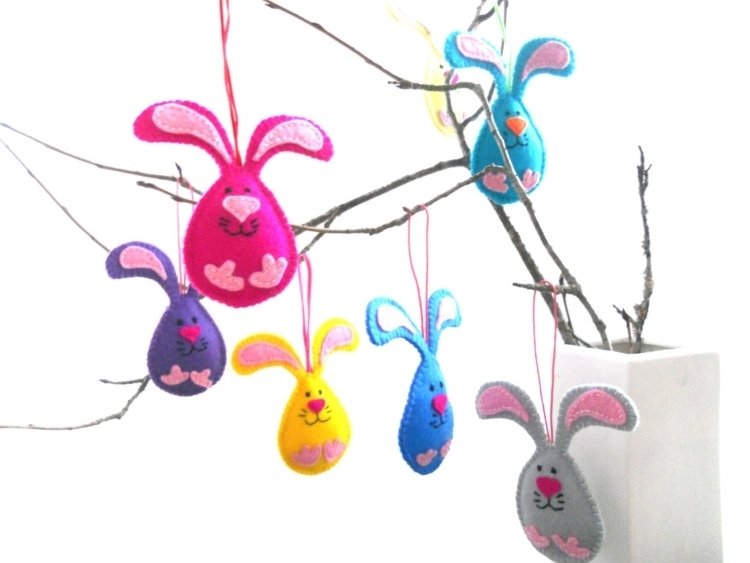 Påsk-gåvor-pyssel-filt-galgar-kaniner-påsk-träd