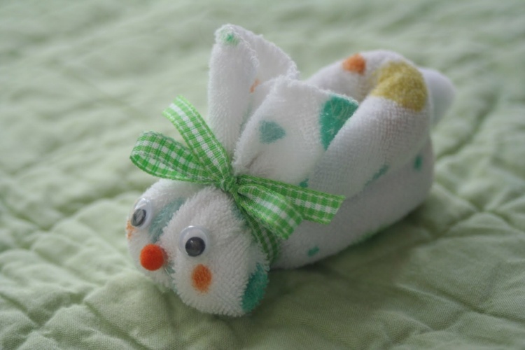 Påsk-gåvor-självgjorda-påsk-kanin-tvättduk-slips