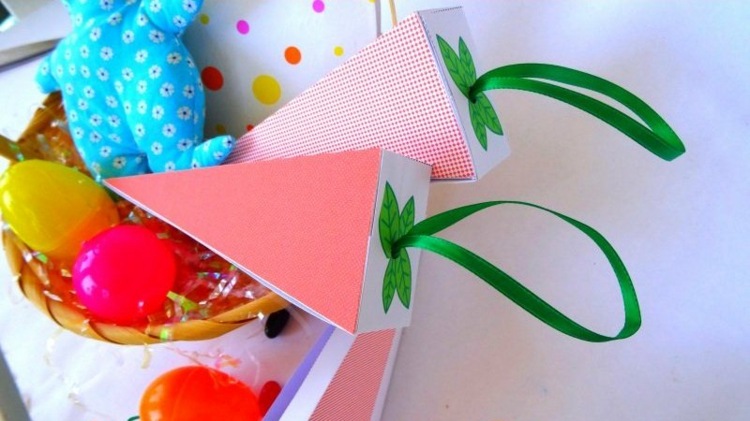 packning-påsk-gåvor-morot-triangel-låda-hantverk-idé-grönt-band