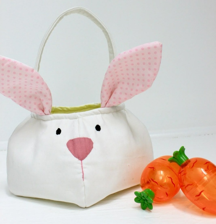 packning påsk presenterar påskkorg-idé-kanin-tyg-plast-ägg-moehre-form