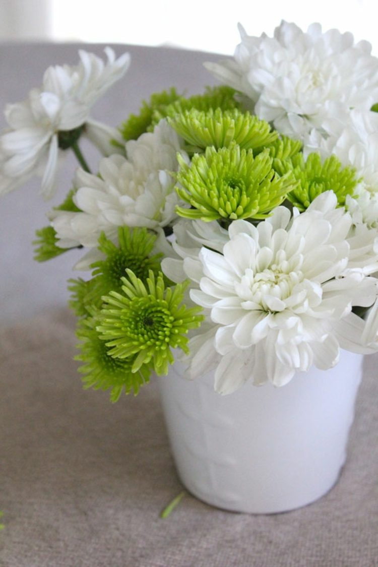 Gör dina egna påskarrangemang grön-blommor-vit-natur-barn-diy