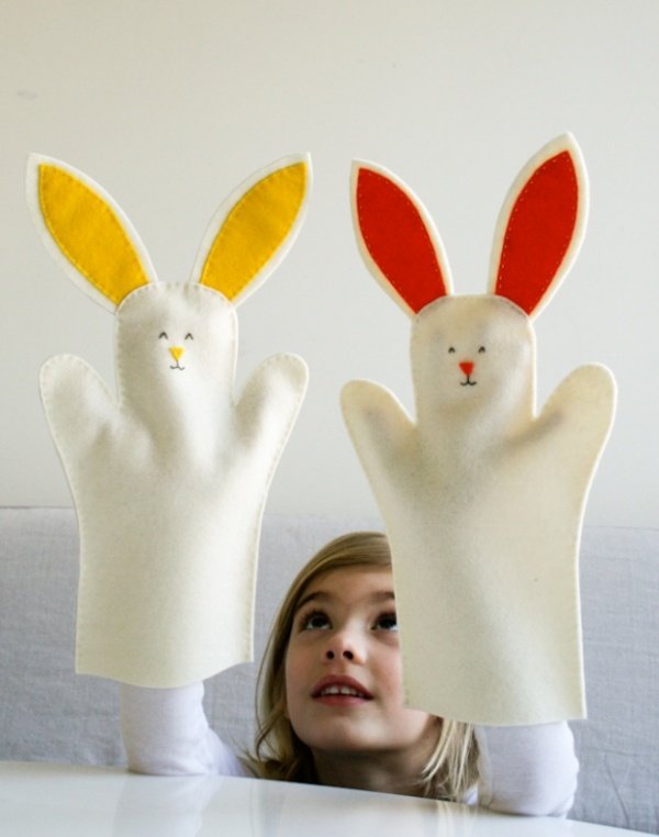med barn hantverk påsk hand marionetter kanin form