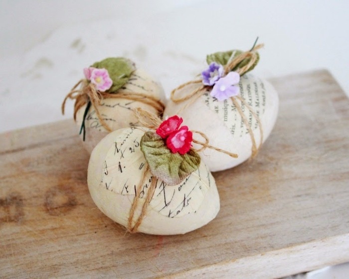 vintage-påsk-ägg-pinne-på-papper-mache-blomma-dekorationer-påsk-2015