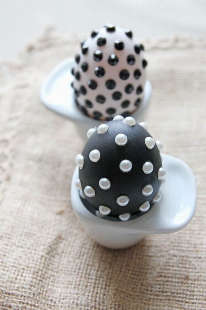 påsk-idéer-2015-3d-ägg-dekoration-svart-och-vit-modern-design-till-stil