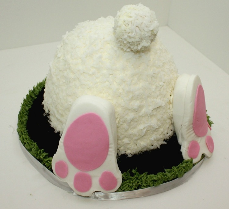Påsk-tårta-recept-rump-kanin-hål-tassar-design