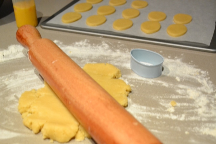 Bakning av påskkakor recept-socker-deg-rullar