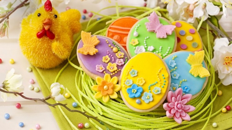 Baka påskkakor-idéer-fondant-blommor-fjärilar