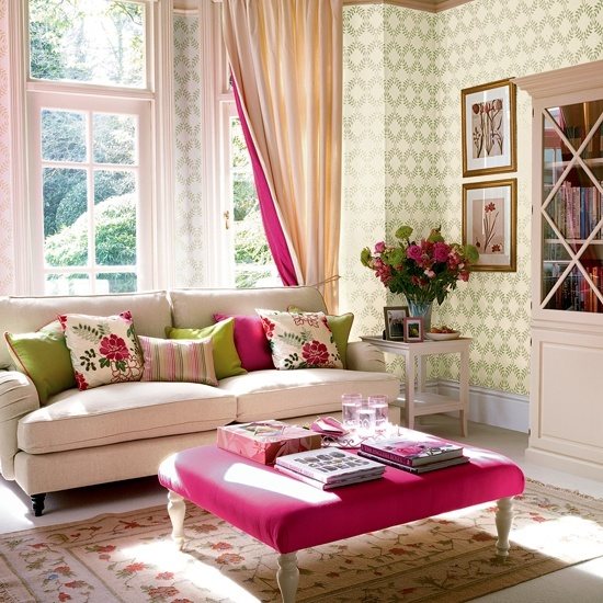 rosa ottomanska vardagsrum
