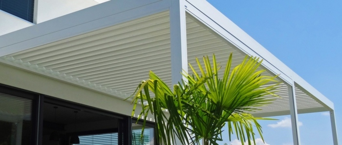 utomhus solskydd terrass veckad tak pergola