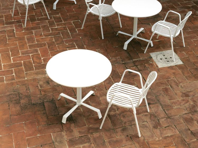 utomhus-bord-trädgård-bord-design-rund-olympia-liten