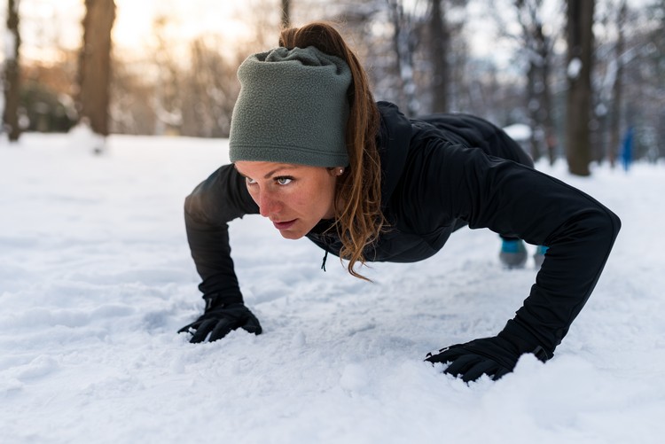 Push-up-varianter för nybörjare Utomhusträning i vinterövningar