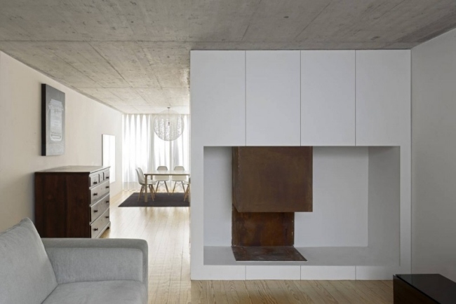 Designerhus Ezzo inredning vit trä minimalistisk