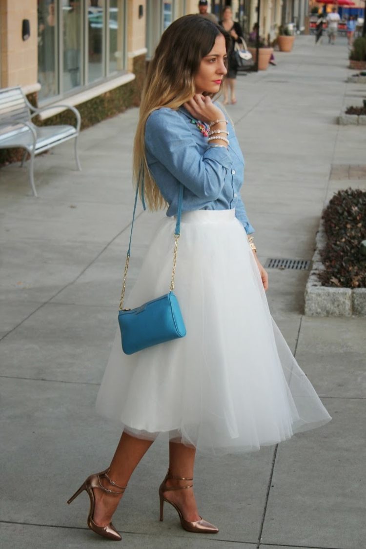 idéer vit kjol tyll jeans skjorta handväska ljusblå damer look