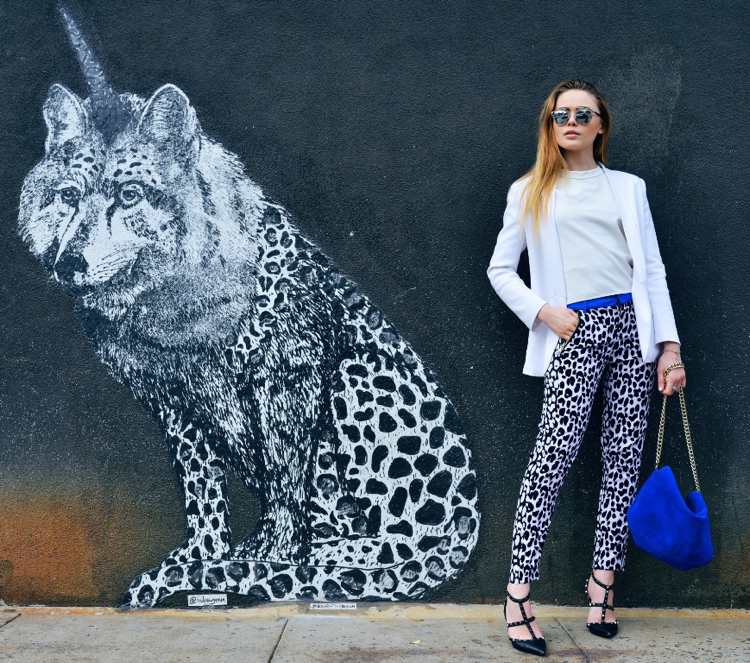 Outfits med leopardmönstrade byxor