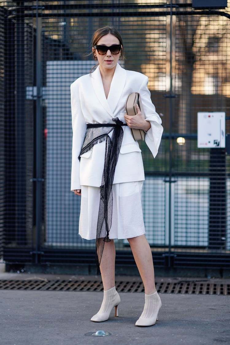 vit blazer kombinerar modetrender 2021 överdimensionerad outfit