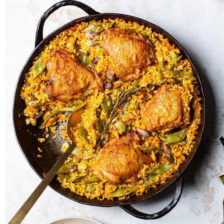 Paella med kycklingbröstrecept Ris med kyckling i spansk stil