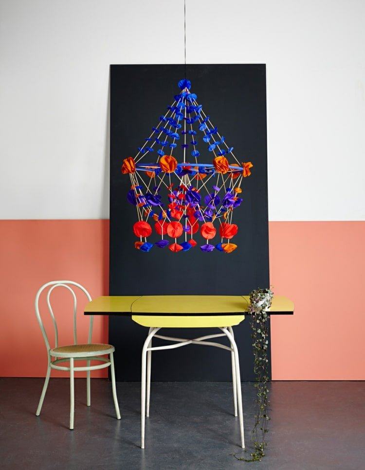 Vackra, hängande bordsdekorationer för vardagen i blått, lila och orange