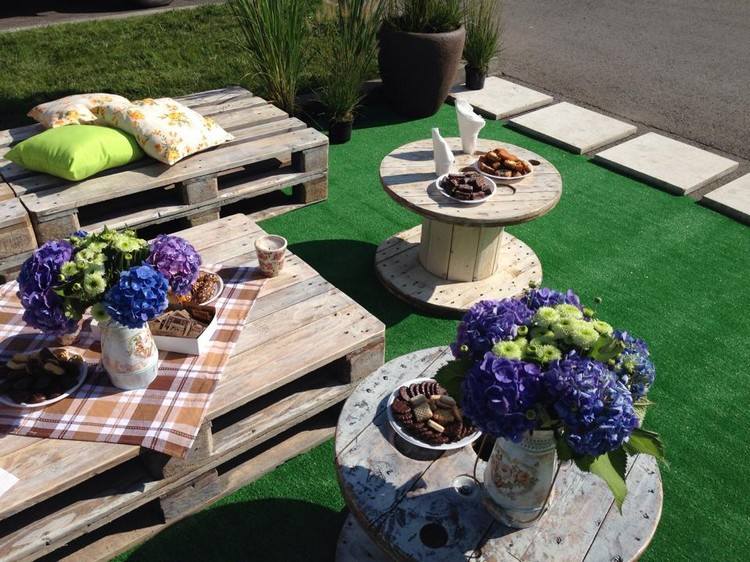 Pallmöbler-bygg-själv-trädgård-terrass-träbordsbord