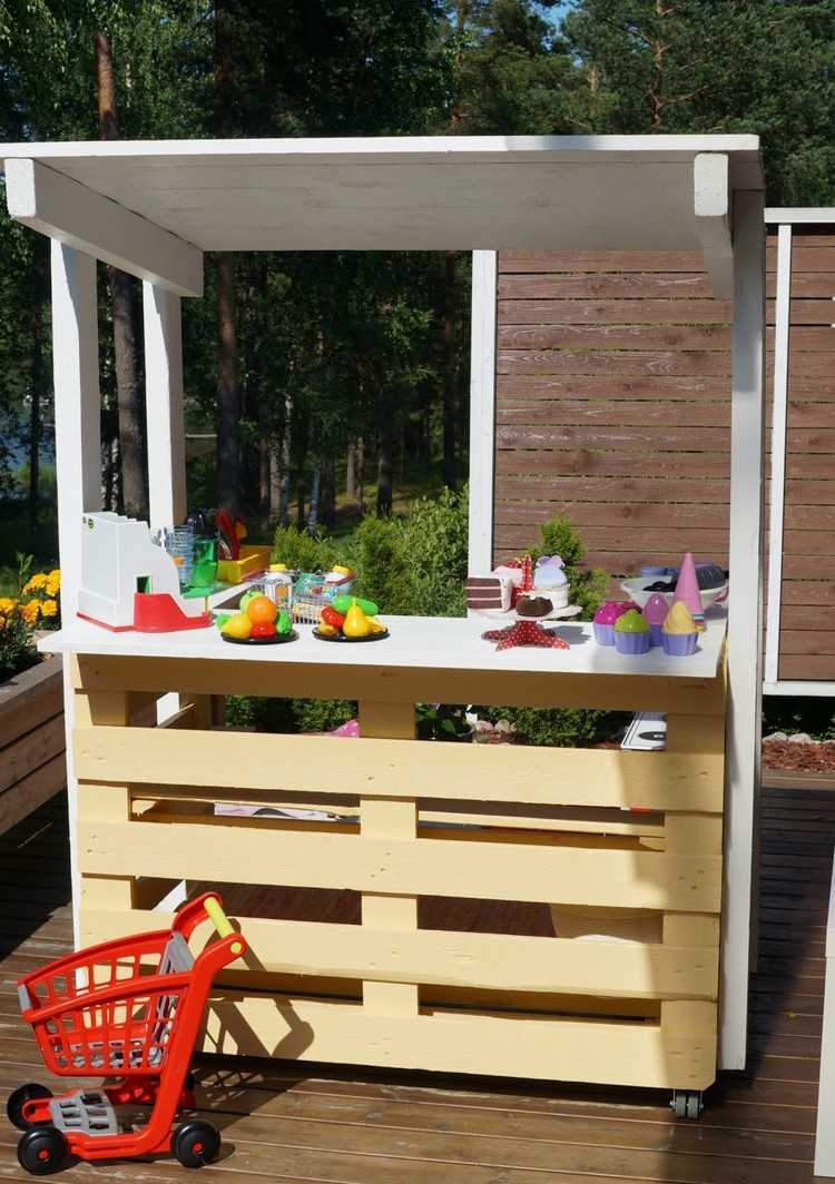 Pallmöbler-bygg-själv-utomhus-bar-trädgård-terrass-barn