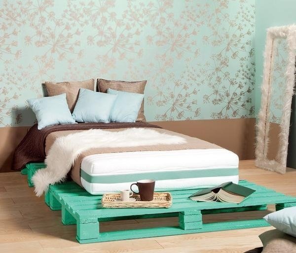 euro pallar säng bygg dig själv turkos grön bas brun sovrum