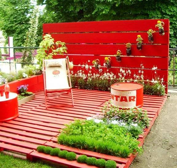 begagnade euro -pallar trädgårdsterrass målad röd