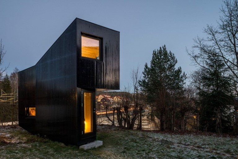 Panoramafönster-studie-asymmetrisk-hus-bakgård-modern-arkitektur-författare