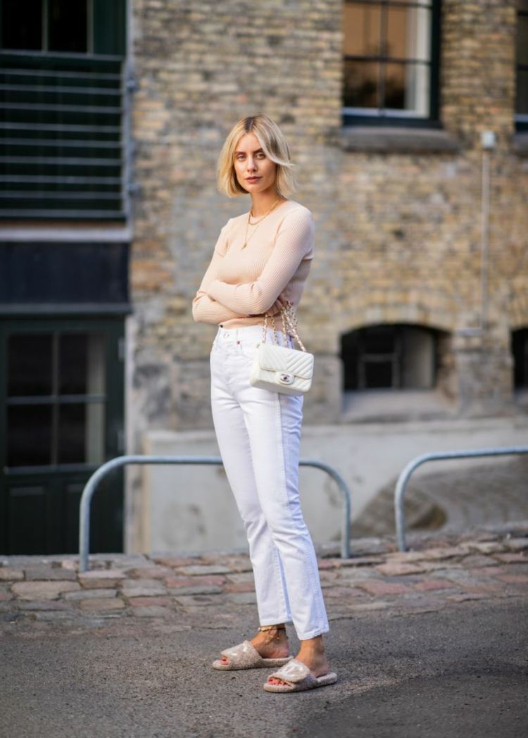 vita jeans kombinerar business outfit kvinnor sommar sko trender mulor