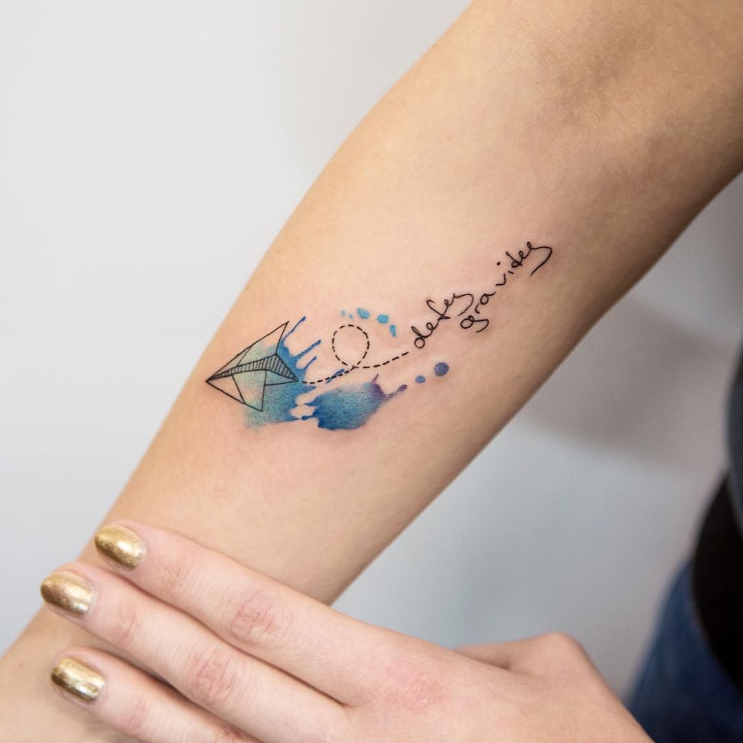 Papper Flygplan Tatuering Motiv Betydelse Underarm Akvarell