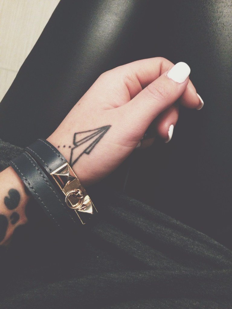 Paper Airplane Tattoo Hand Betydelse Symbol Frihet Wanderlust