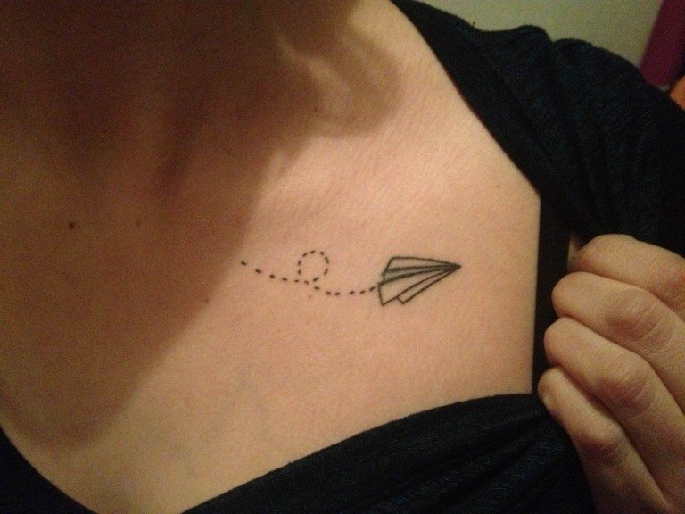små tatueringar décolleté kvinnor sticka papper plan motiv motiv