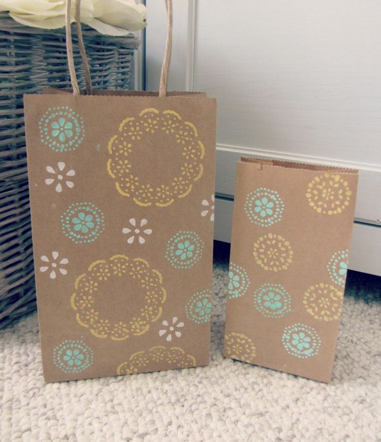 papperspåsar-pyssel-vackra-idéer-blommor-spets-mönster