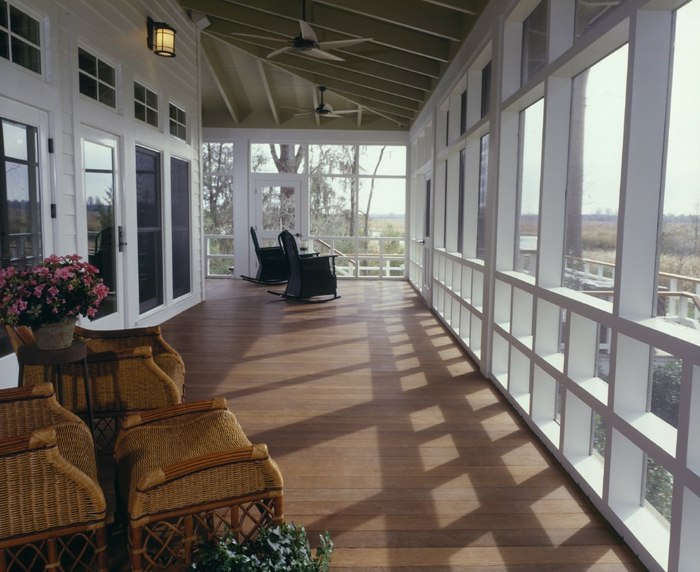 veranda golv parkett trämöbler atmosfär varm