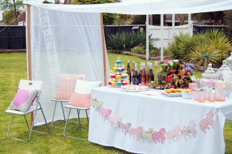 fest dekoration idéer utomhus trädgård design dessert bord baldakin romantik