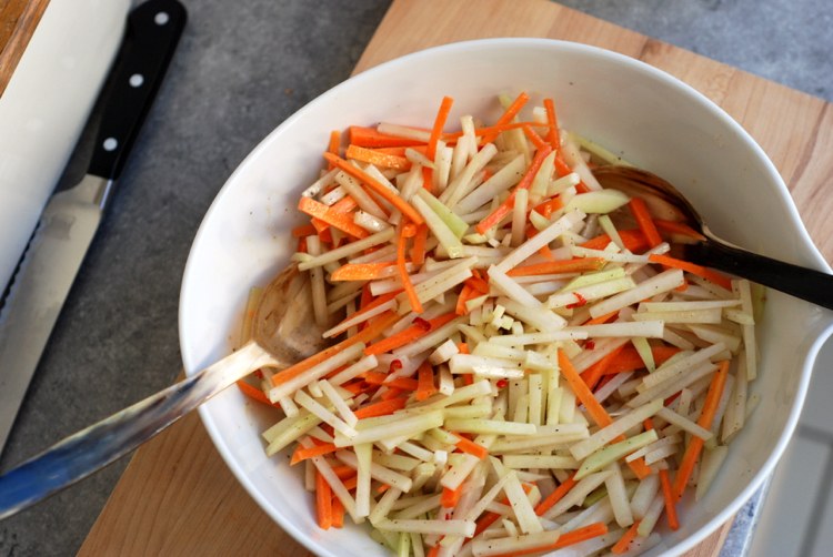 festsallader-snabbt-friskt-recept-morot-äppelselleri