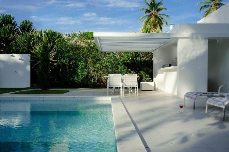 pool-design-modern-hus-vit-arkitektur-häck