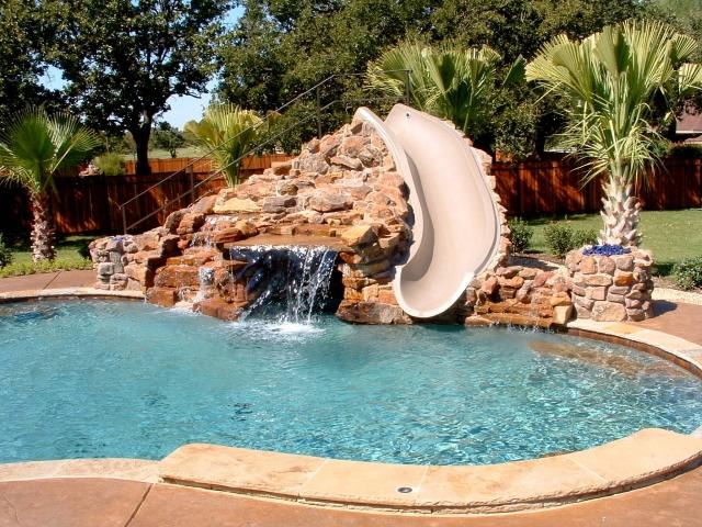 Trädgård med pooldesign perfekt tillägg för att skapa en innergård