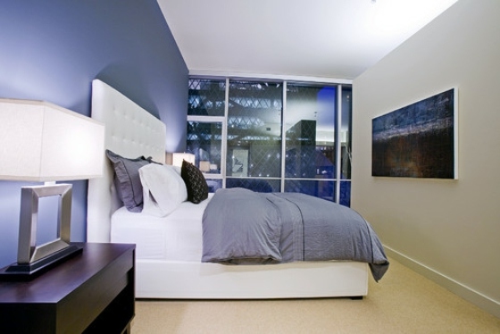 blå-vägg-modernt-sovrum