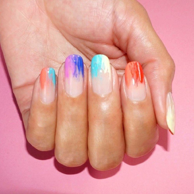 Sommartagttrender 2020 korta naglar lack nageltips design pastell nagellack