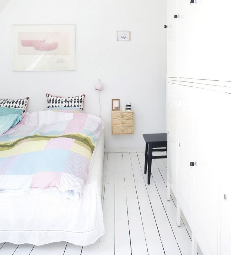 pastell-sovrum-färger-sänglinne-vägg-sconce-väggmålning