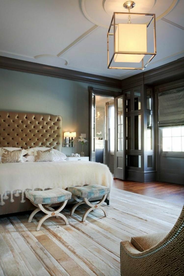 lapptäcke-matta-sovrum-trä-look-imitation-ljus-färg-säng-dekoration